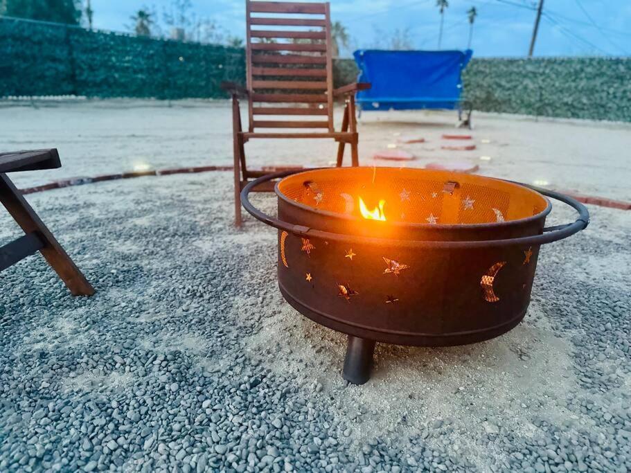 The Desert Monroe-Hot Tub-Firepit-Games-By Joshua Tree National Park Twentynine Palms Exteriör bild