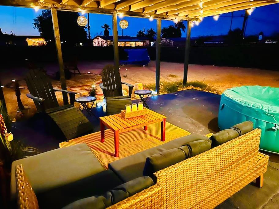 The Desert Monroe-Hot Tub-Firepit-Games-By Joshua Tree National Park Twentynine Palms Exteriör bild